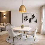 Arc De Triomphe - Premium Apartment For 4